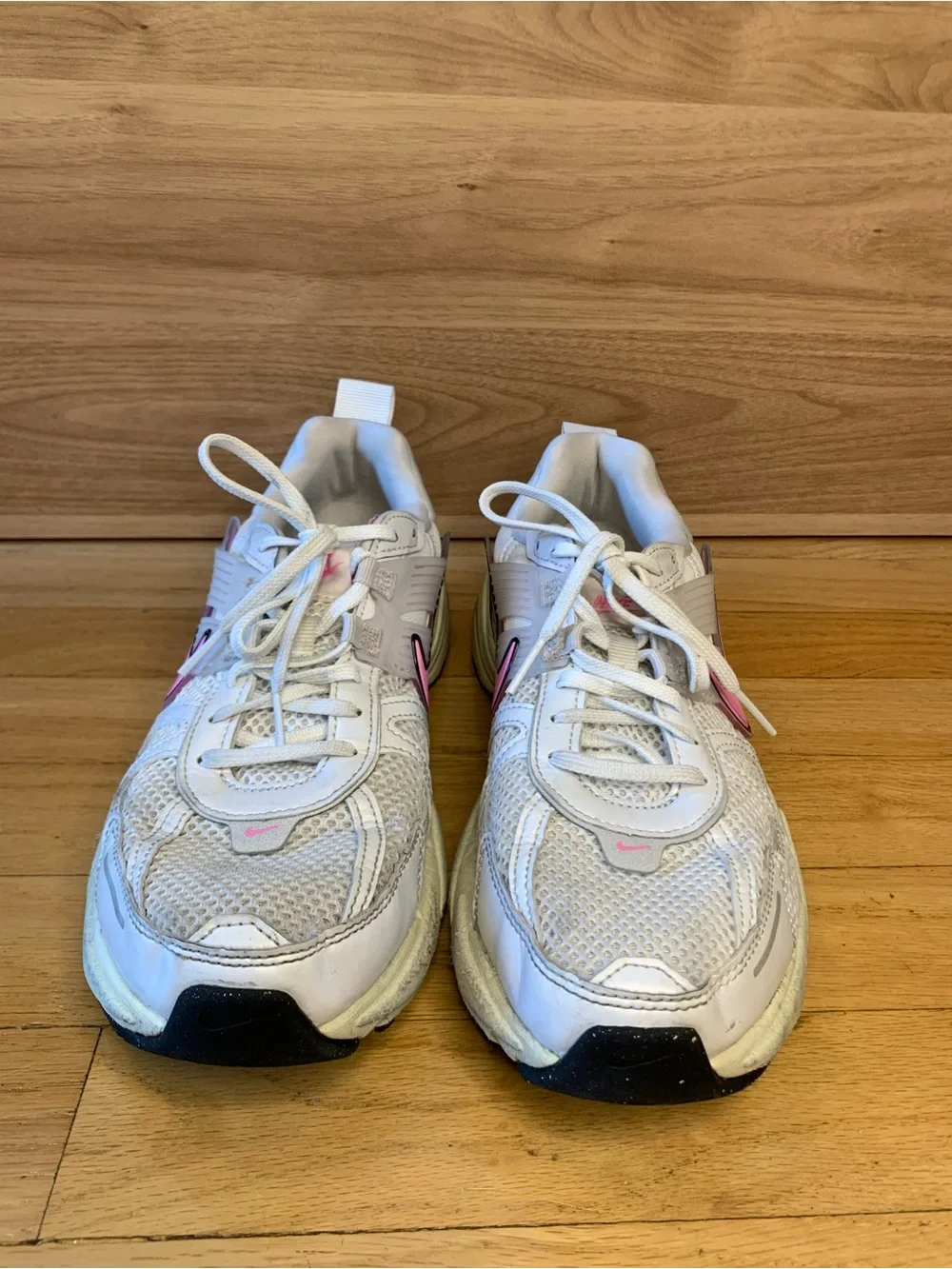 Nike V2K Run Women's Run Sneakers in White and Pink - Size 9